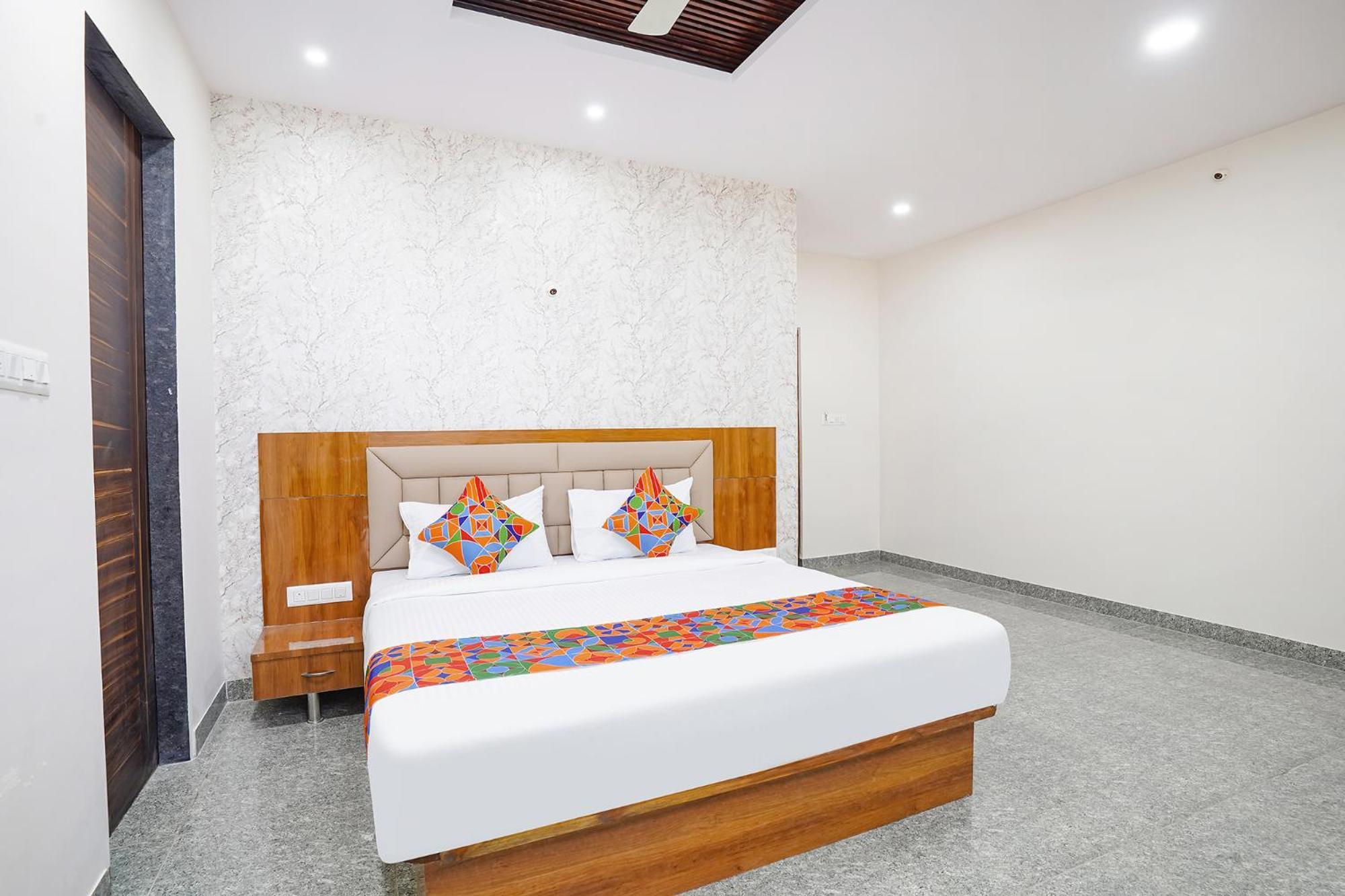 Fabhotel Platinum Palace - Nr Magadi Main Road Бангалор Экстерьер фото
