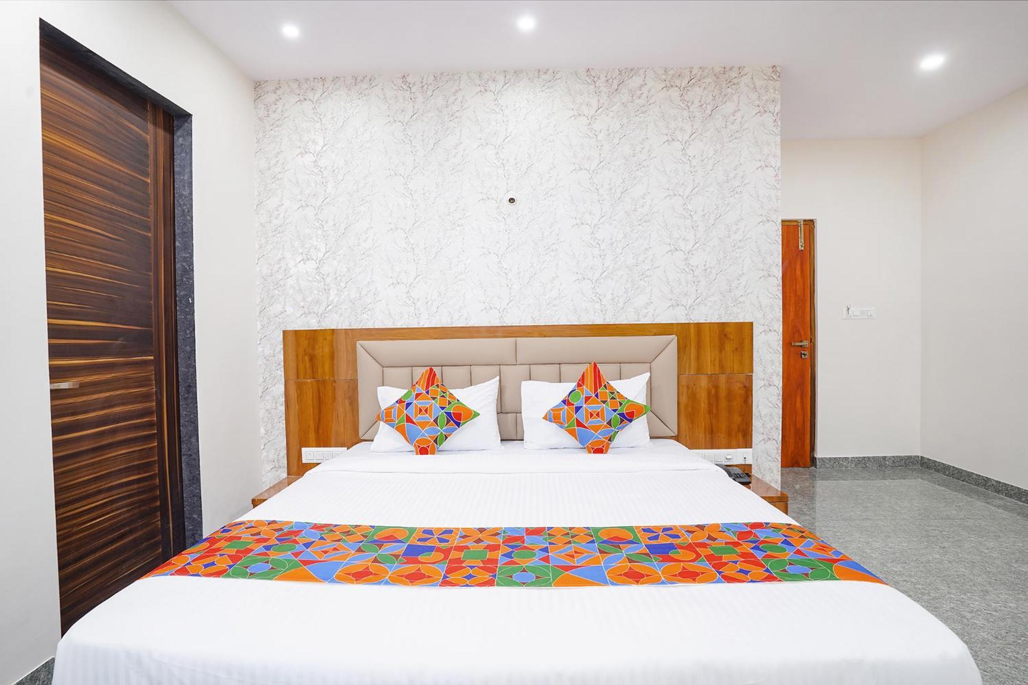 Fabhotel Platinum Palace - Nr Magadi Main Road Бангалор Экстерьер фото