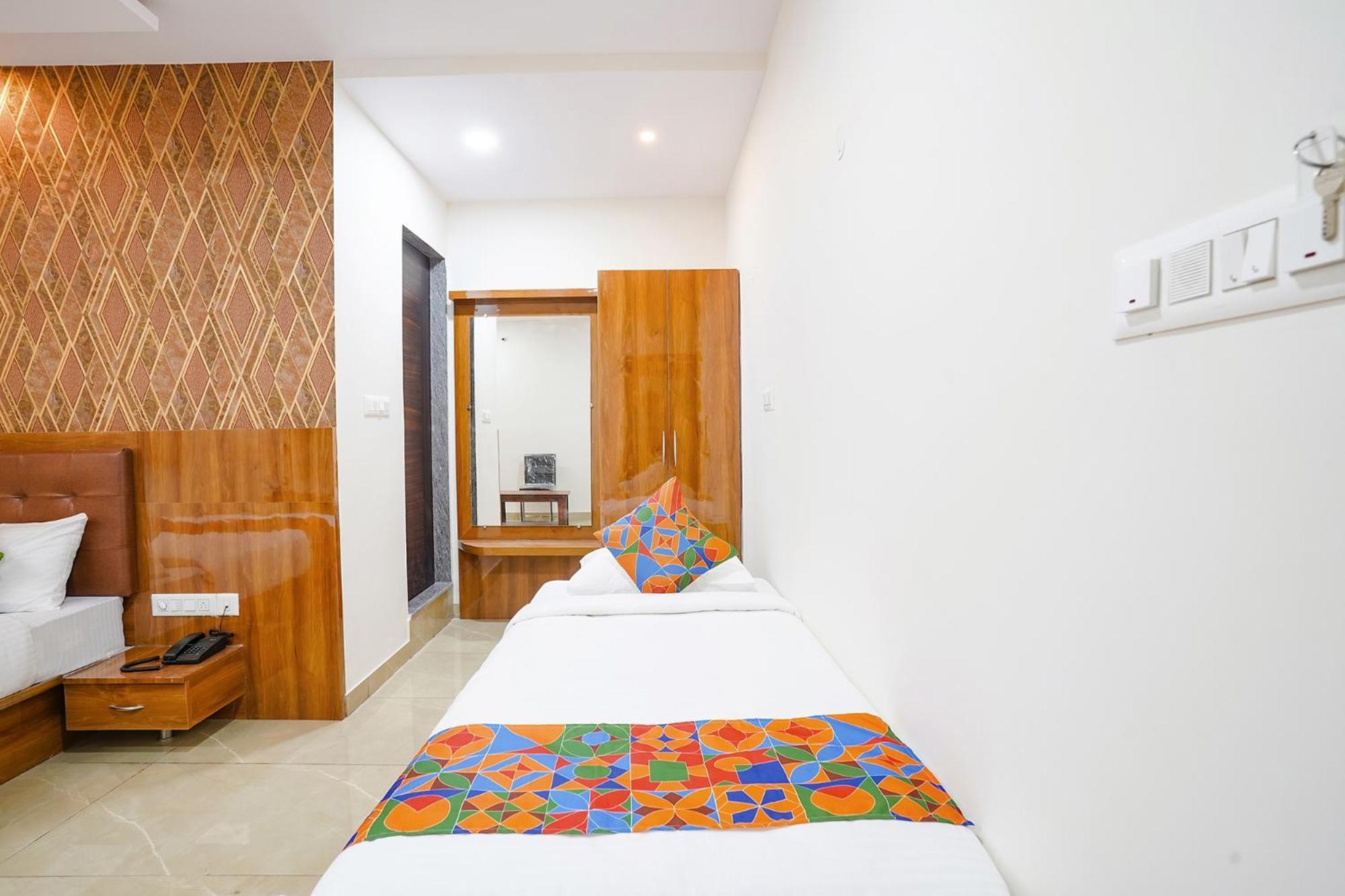 Fabhotel Platinum Palace - Nr Magadi Main Road Бангалор Экстерьер фото